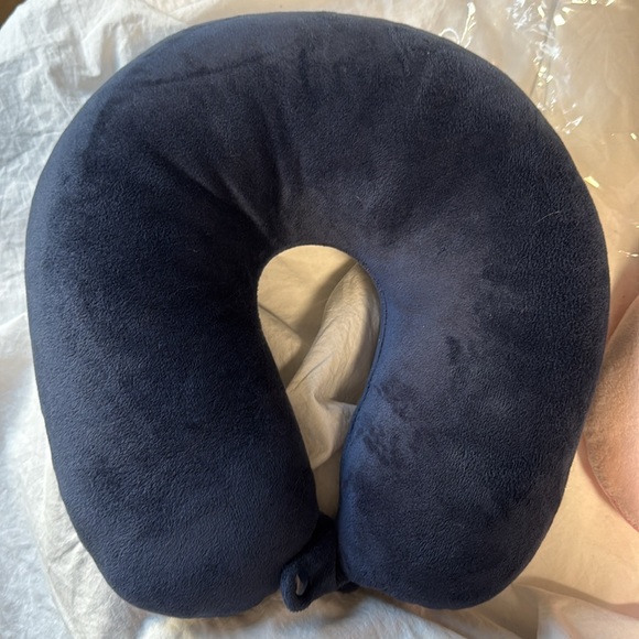 2 Travel Neck Pillows - Picture 2 of 4